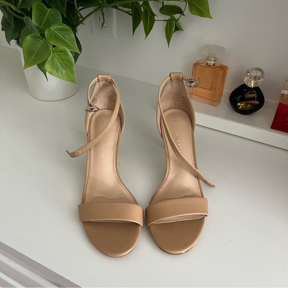 Kelly & Katie Nude Kristie Sandal Heel Size 6